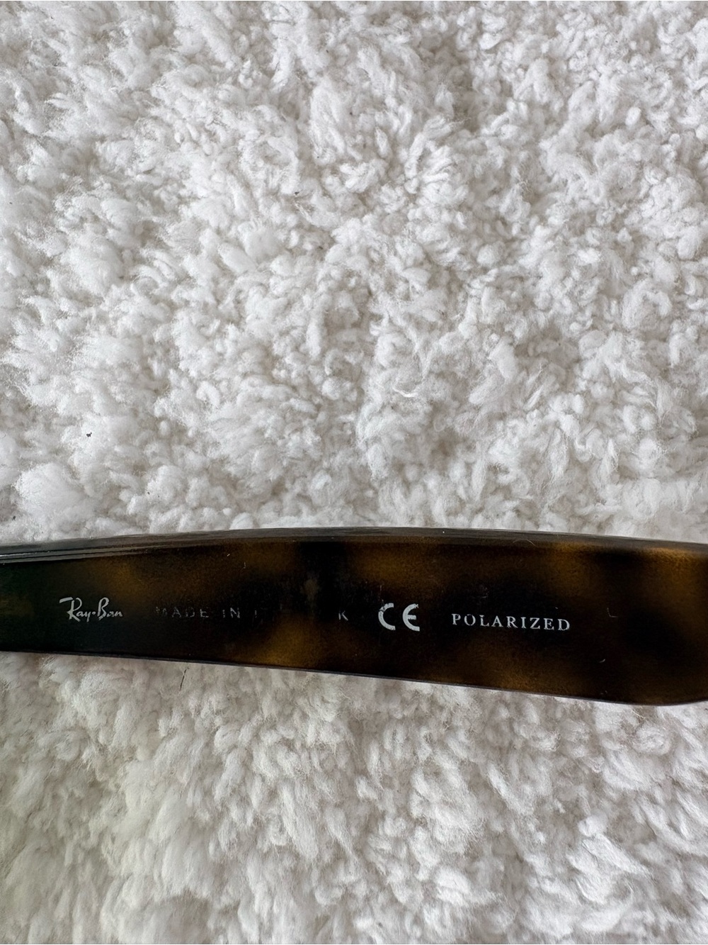 Ray-Ban New Wayfarer Classic
Tortoise Frame with Polarized Green Lenses RB 2132 - Picture 8 of 15
